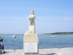 Statua di Emanuela Arcuri a Porto Cesareo