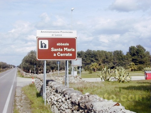 Indicazione all'entrata dell'Abbazia