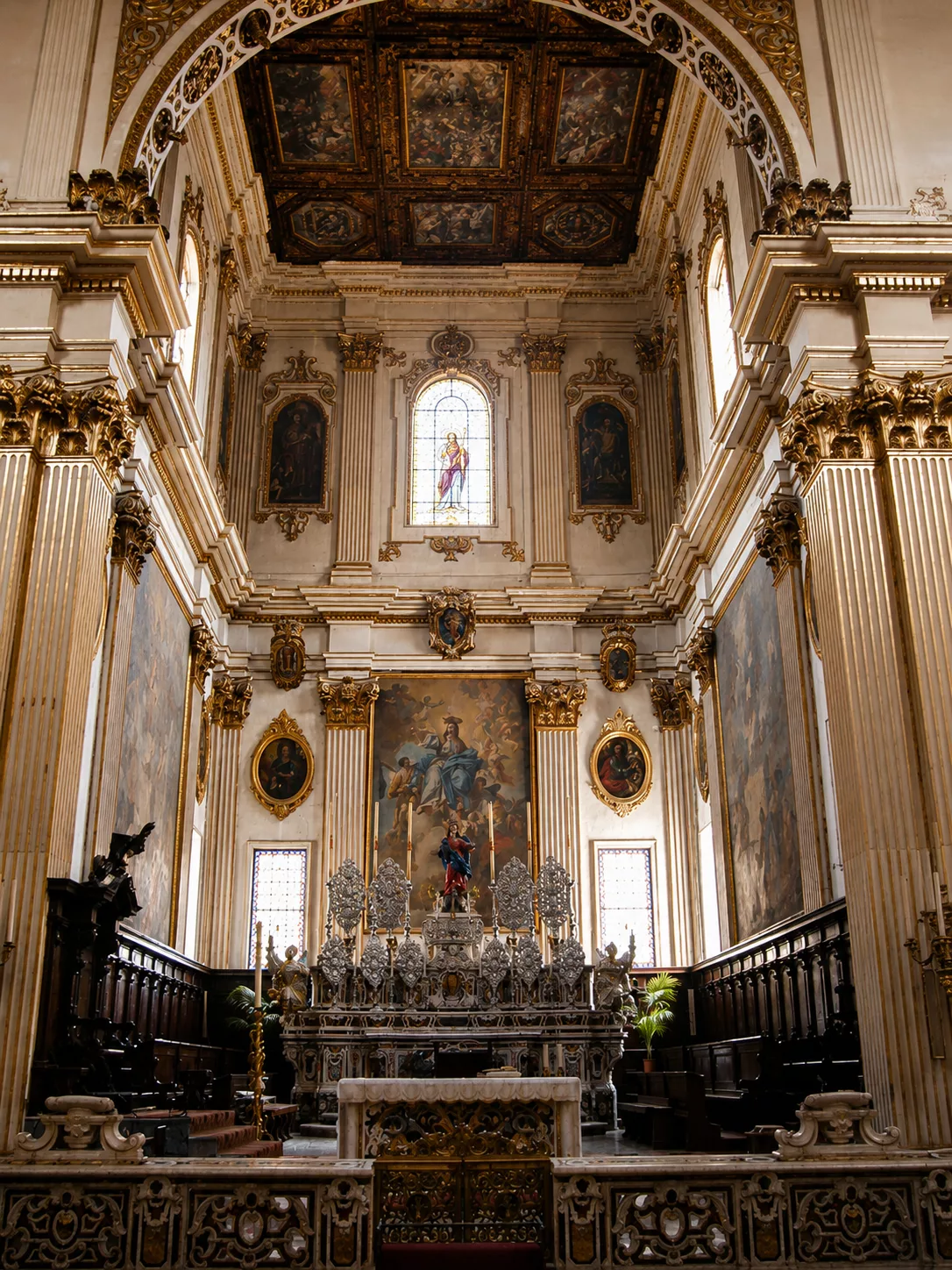 L'Altare Maggiore, consacrato nel 1757
