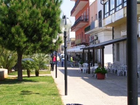 Veduta antistanti il porto