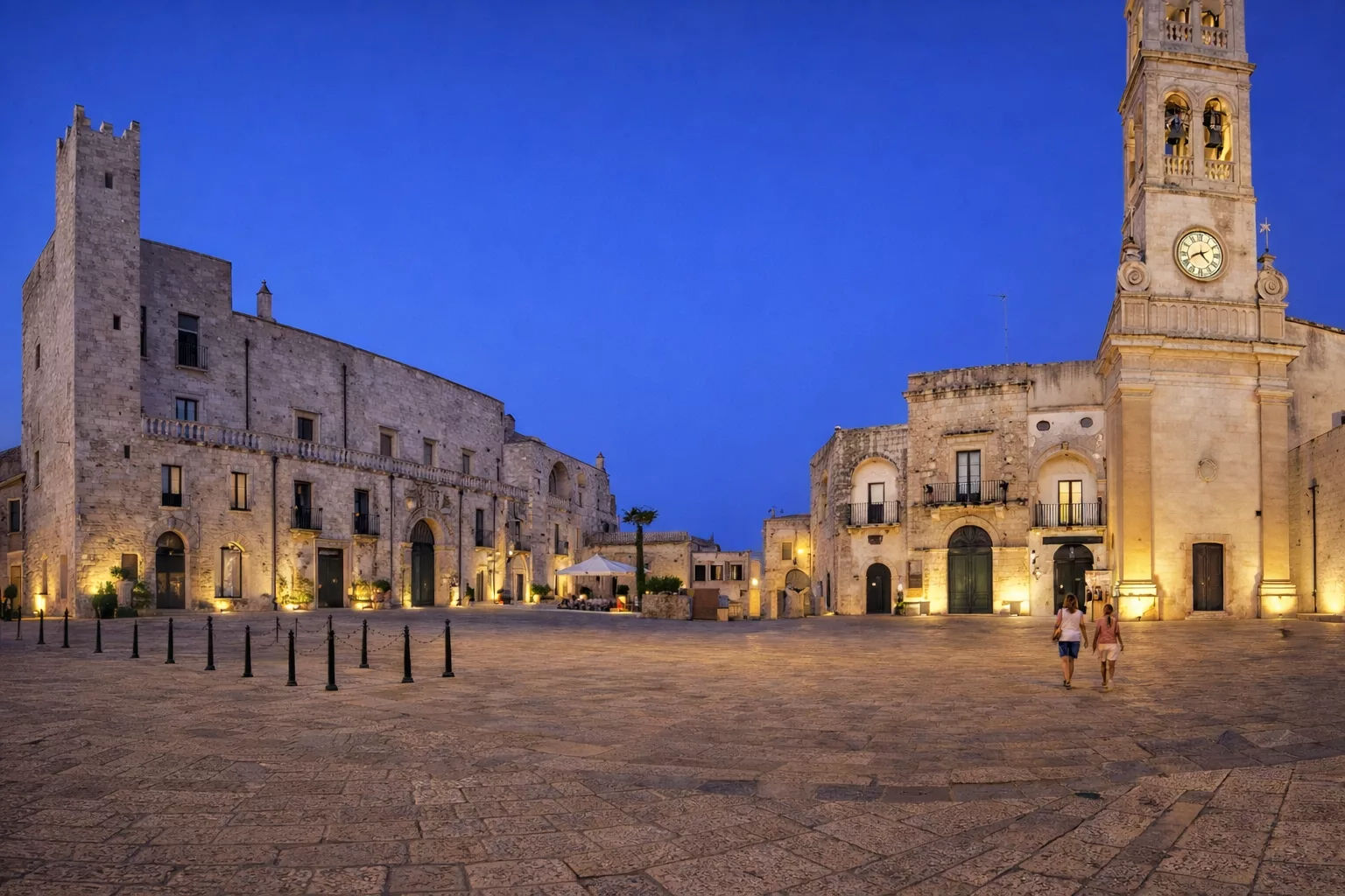 Panoramica di piazza del popolo a Specchia.
